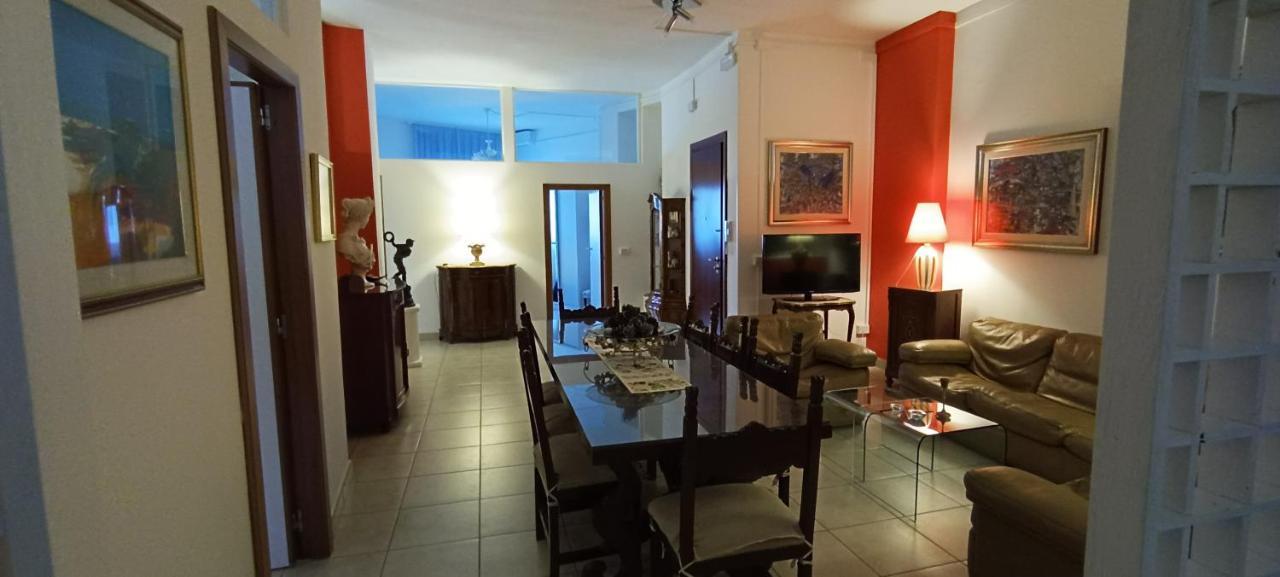 Amanda'S Apartment Taranto Luaran gambar