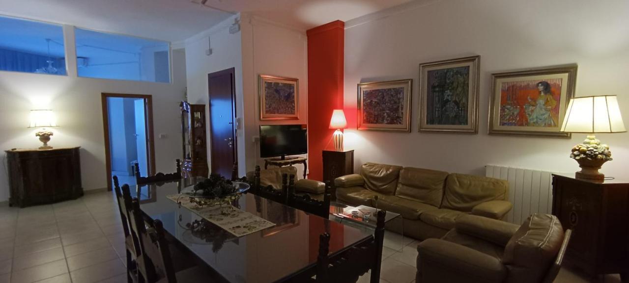 Amanda'S Apartment Taranto Luaran gambar